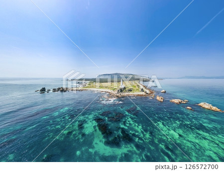 空撮「青森県」 本州最北端に佇む白亜の尻屋埼灯台　下北半島 126572700