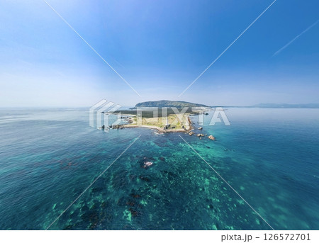 空撮「青森県」 本州最北端に佇む白亜の尻屋埼灯台 下北半島 空撮「青森県」 本州最北端に佇む白亜の尻屋埼灯台 下北半島 126572701