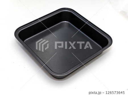 Clean empty metal pan 126573645
