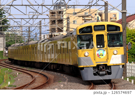 ［SS］西武新宿線2000系電車（所沢市：川越鉄道開業130周年HM） 126574697