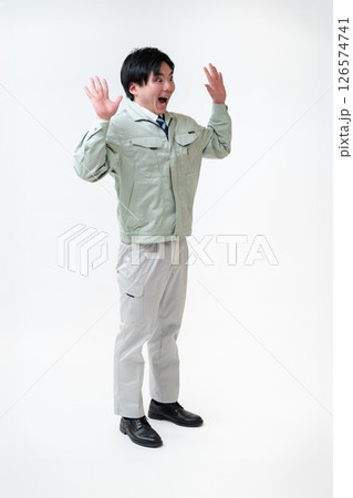 作業着姿の男性技術者 作業着姿の男性技術者 126574741
