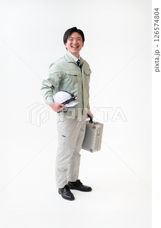 作業着姿の男性技術者 作業着姿の男性技術者 126574804
