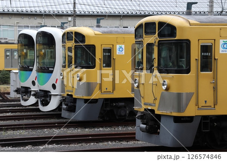 西武新宿線：南入曽車両基地にて（埼玉県狭山市） 126574846