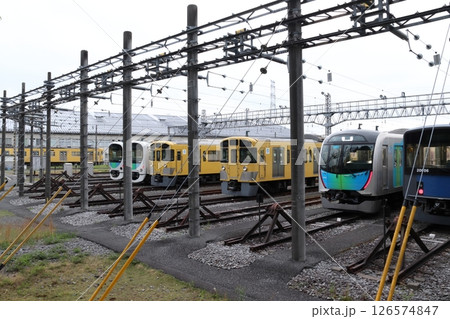 西武新宿線：南入曽車両基地にて（埼玉県狭山市） 126574847