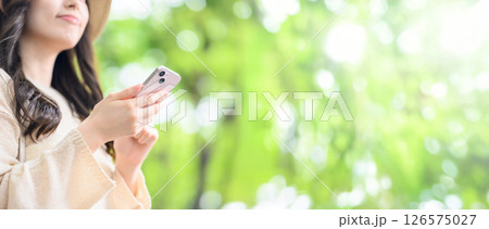 旅行をする女性のポートレート 旅行をする女性のポートレート 126575027