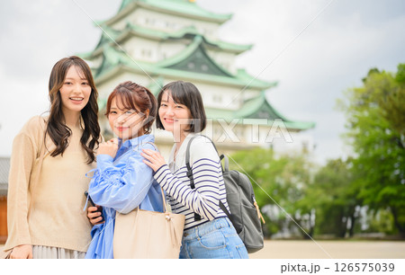 旅行をする女性のポートレート 旅行をする女性のポートレート 126575039
