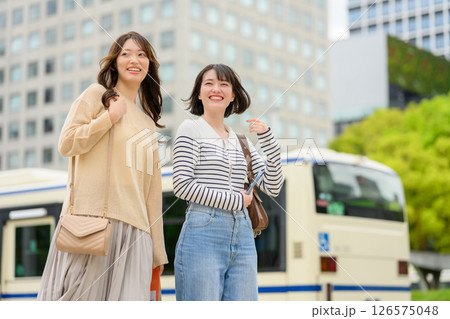 旅行中の女性 旅行中の女性 126575048