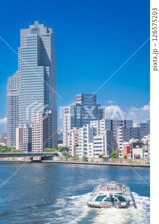 「東京都」隅田川を走る水上バス・ホタルナ 中央区 「東京都」隅田川を走る水上バス・ホタルナ 中央区 126575203