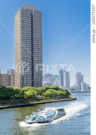 「東京都」隅田川を走る水上バス・ホタルナ 中央区 「東京都」隅田川を走る水上バス・ホタルナ 中央区 126575207