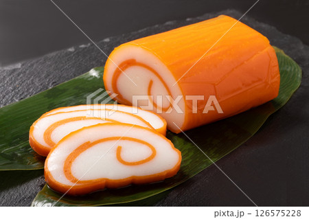 ［富山県］赤かまぼこ 126575228