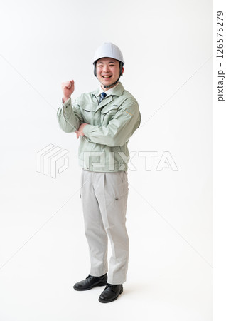 作業着姿の男性技術者 作業着姿の男性技術者 126575279