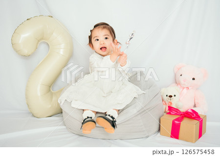 2歳の誕生日フォト 126575458