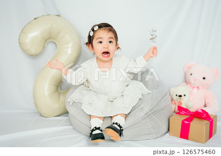 2歳の誕生日フォト 126575460
