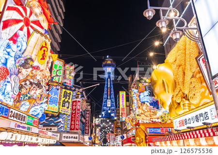 《大阪府》通天閣をのぞむ新世界の夜景 126575536