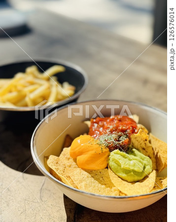 アウトドアで楽しむワカモレ 126576014