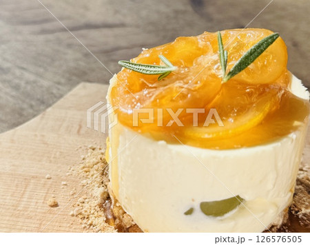 おいしそうなオレンジレアチーズケーキ おいしそうなオレンジレアチーズケーキ 126576505