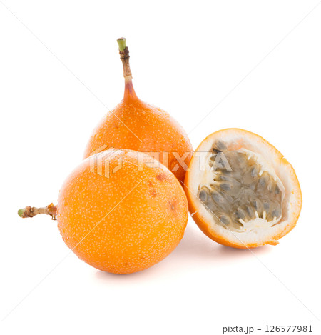Passion fruit maracuja granadilla 126577981