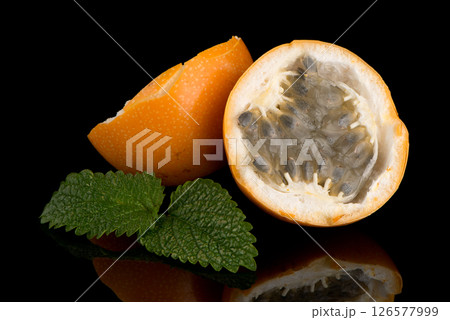 Passion fruit maracuja granadilla Passion fruit maracuja granadilla 126577999