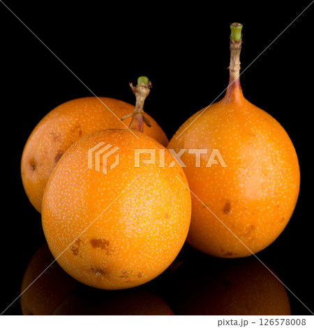 Passion fruit maracuja granadilla 126578008