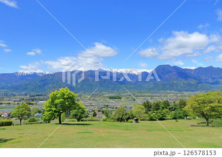 5月の安曇野と北アルプス 126578153