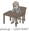 机に向かって泣く若い女性（スーツ） 126578497