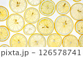 レモンの輪切りが光に透けた爽やかな背景 126578741