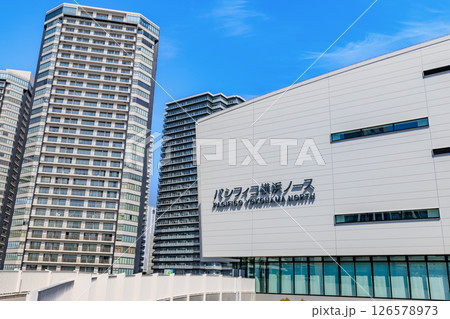 神奈川県　横浜市　みなとみらいの都市風景　パシフィコ横浜ノース 126578973