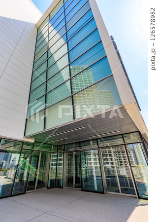 神奈川県　横浜市　みなとみらいの都市風景　パシフィコ横浜ノース 126578982