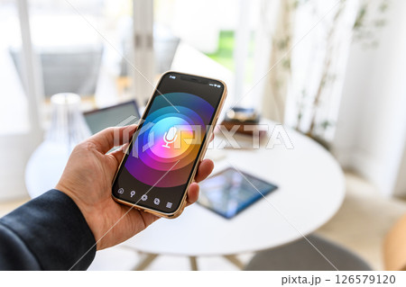 スマホとマイクアイコン スマホとマイクアイコン 126579120