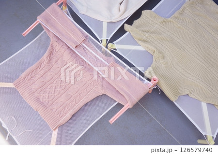 平干し・陰干ししたニットの洗濯物 平干し・陰干ししたニットの洗濯物 126579740