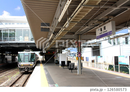 JR亀岡駅のプラットホーム 126580573