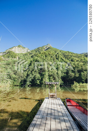 ＜長野＞上高地の絶景　明神池と明神岳 126580780
