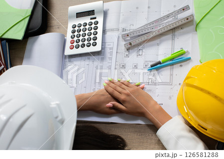 Effective Collaboration in the Field of Construction Planning with Hard Hats and Detailed Plans 126581288