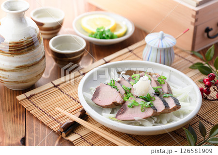 スライスしたかつお生節 126581909
