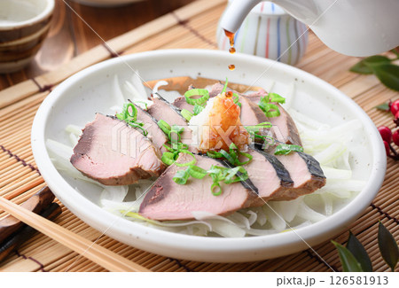 スライスしたかつお生節 126581913