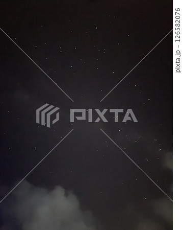 満天の星空を見上げる 満天の星空を見上げる 126582076