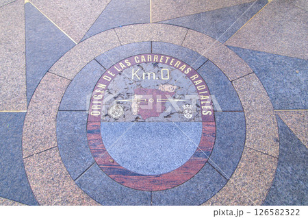 スペインマドリードのとても美しい街並み風景 スペインマドリードのとても美しい街並み風景 126582322