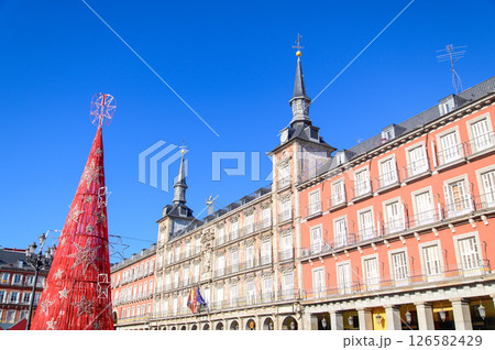 スペインマドリードにあるマヨール広場のとても美しい風景 スペインマドリードにあるマヨール広場のとても美しい風景 126582429