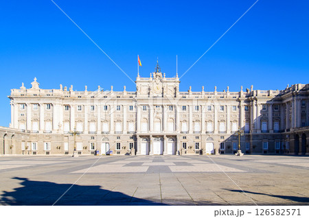 スペインマドリードにある王宮のとても美しい風景 126582571