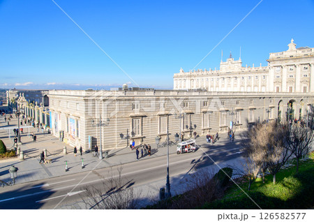 スペインマドリードにある王宮のとても美しい風景 126582577