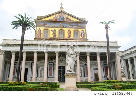 イタリアローマにあるサン・パオロ・フォーリ・レ・ムーラ教会のとても美しい風景 イタリアローマにあるサン・パオロ・フォーリ・レ・ムーラ教会のとても美しい風景 126583443