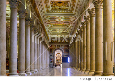 イタリアローマにあるサン・パオロ・フォーリ・レ・ムーラ教会のとても美しい風景 イタリアローマにあるサン・パオロ・フォーリ・レ・ムーラ教会のとても美しい風景 126583458