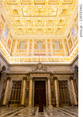 イタリアローマにあるサン・パオロ・フォーリ・レ・ムーラ教会のとても美しい風景 イタリアローマにあるサン・パオロ・フォーリ・レ・ムーラ教会のとても美しい風景 126583462