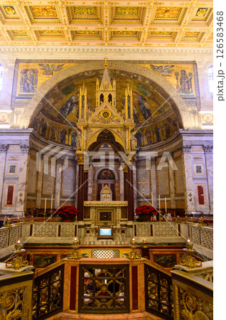 イタリアローマにあるサン・パオロ・フォーリ・レ・ムーラ教会のとても美しい風景 イタリアローマにあるサン・パオロ・フォーリ・レ・ムーラ教会のとても美しい風景 126583468