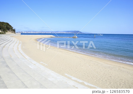 淡路市、岩屋海水浴場の風景 126583570