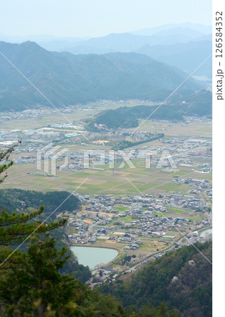向山連山の登山道から見える景色 向山連山の登山道から見える景色 126584352