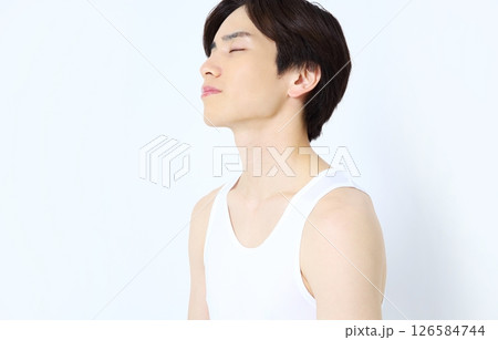 男性のポートレート　ビューティーイメージ 126584744