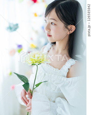 可愛い少女のポートレート 可愛い少女のポートレート 126585842