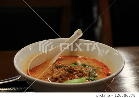 町中華の担々麺　ランチセットの担々麺 126586379