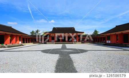 えさし藤原の郷　12世紀頃想定の政庁と青空　岩手県 126586579